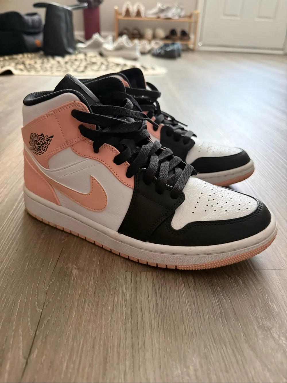 Jordan 1 Mid 'Crimson Tint’ sneakers in US Youth Size 7